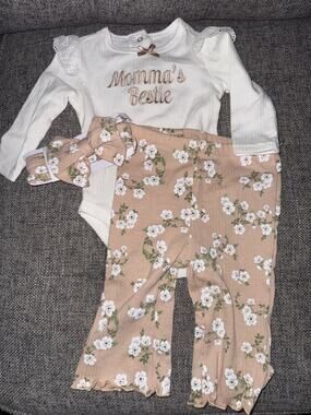 Tahari baby “mammas bestie” 3 piece set